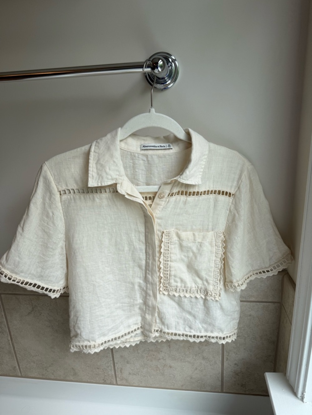Abercrombie & Fitch Cream Cropped Button-Front Linen Top